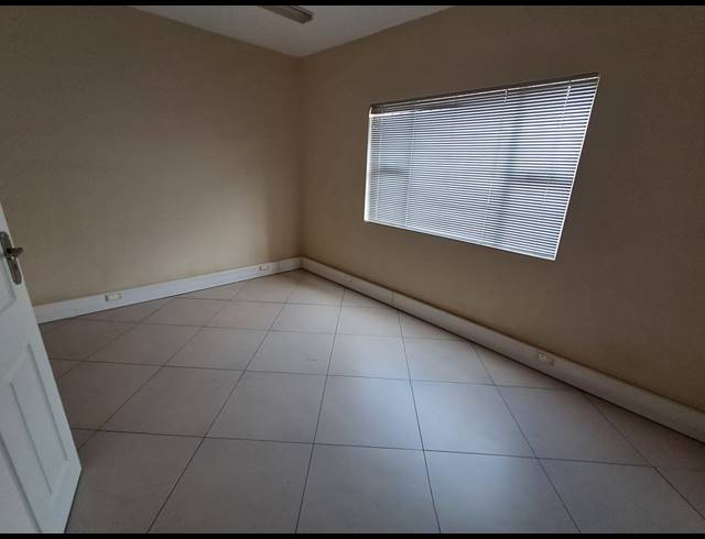 180M² OFFICE TO LET IN THREE RIVERS PROPER